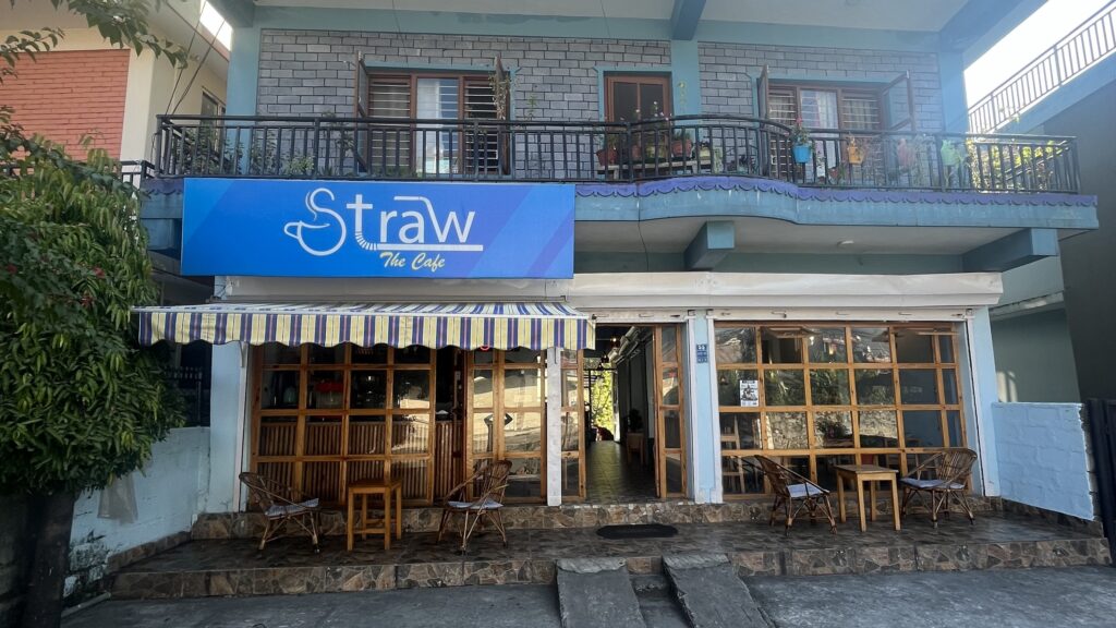 Starw The cafe outside look